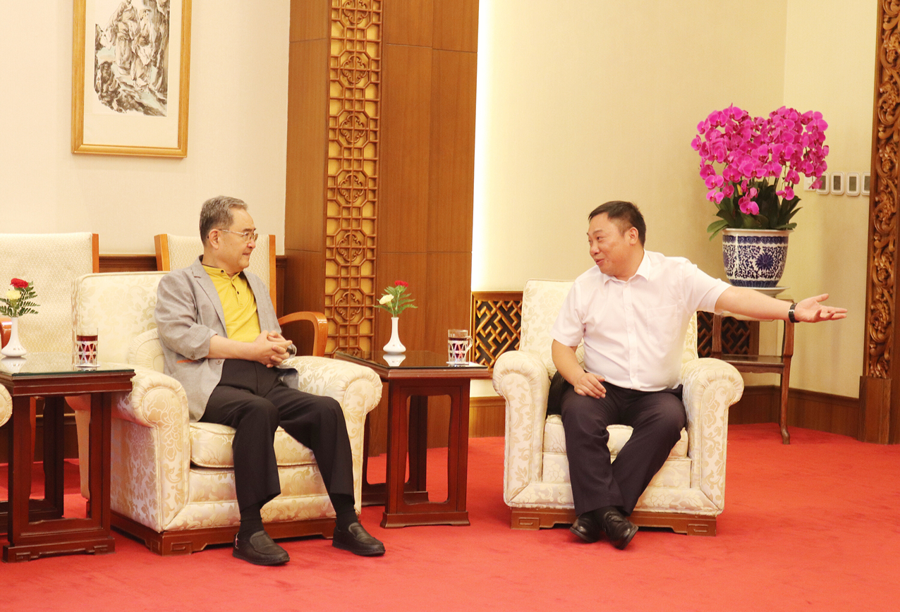 全國政協(xié)第十一屆常委、江蘇省原省長季允石接見南京鴨業(yè)協(xié)會北京考察團